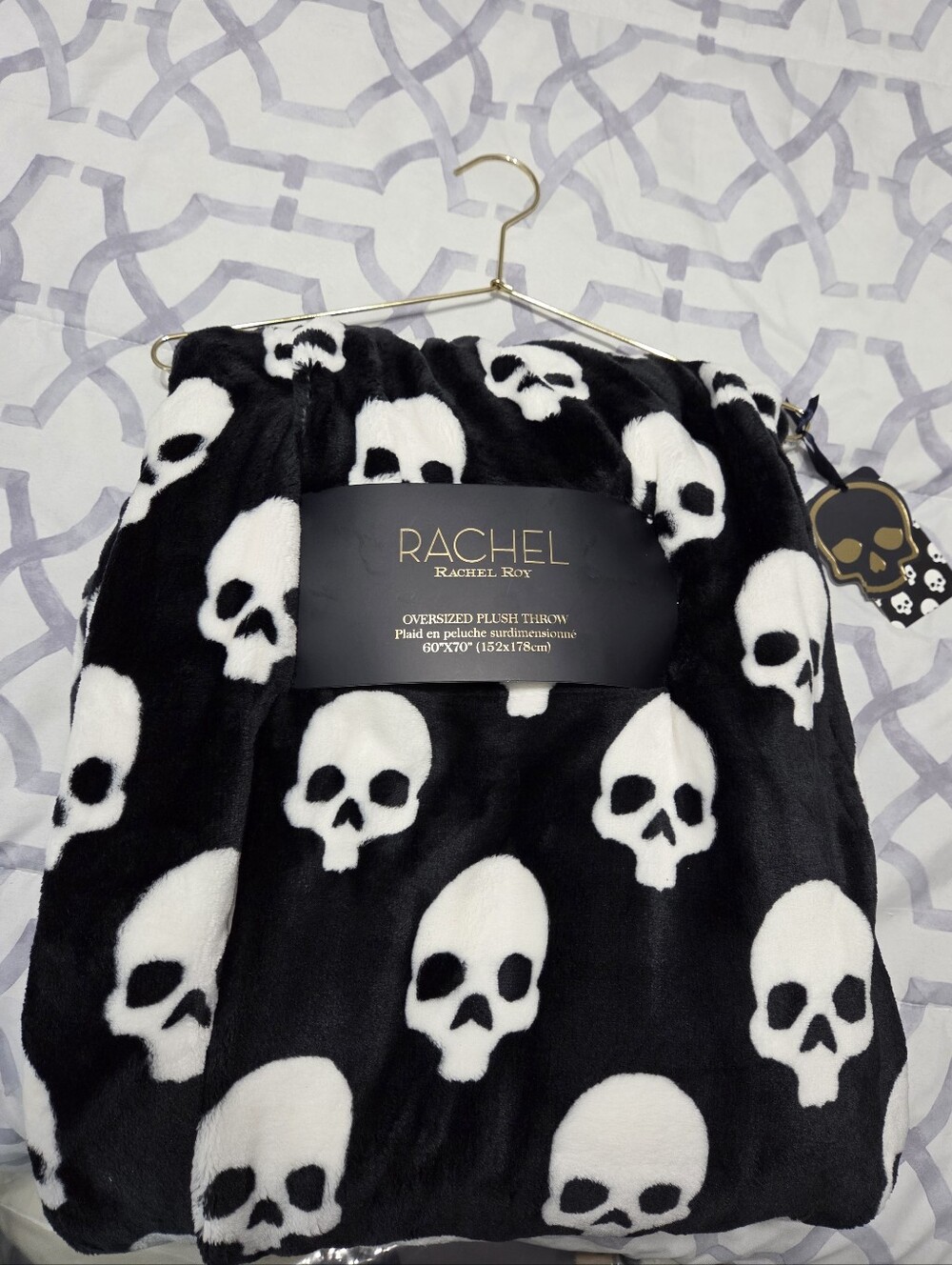 NWT Black & White Skull Oversized Throw